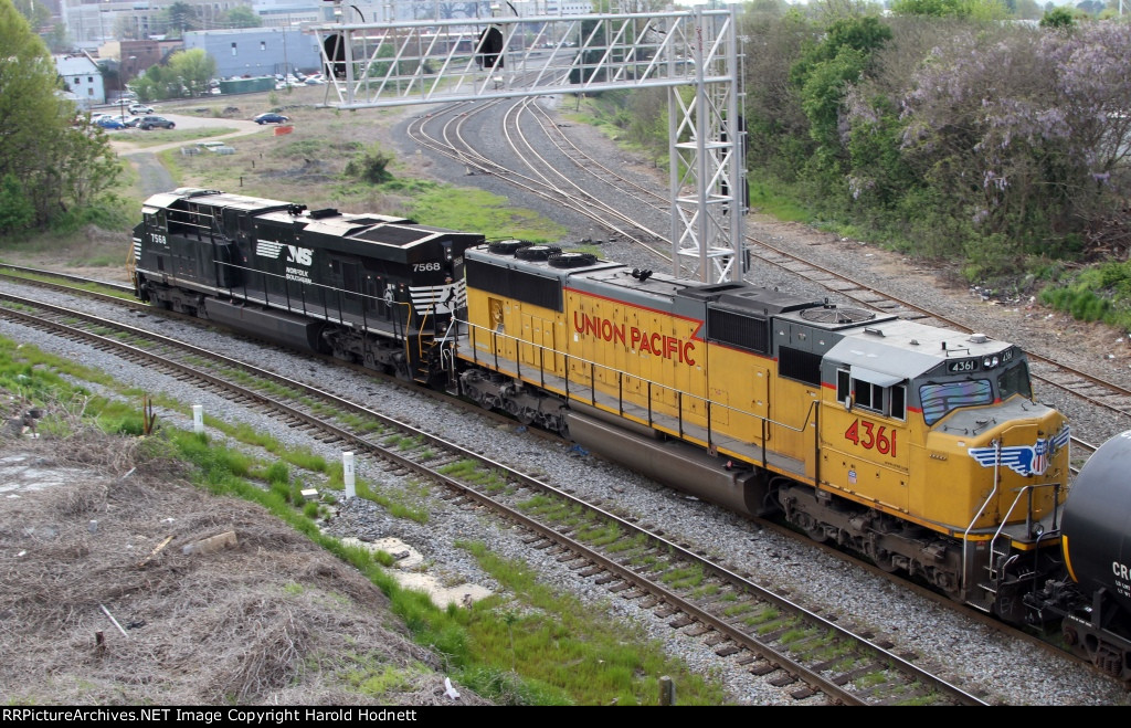 NS 7568 & UP 4361 lead train 352 towards the yard